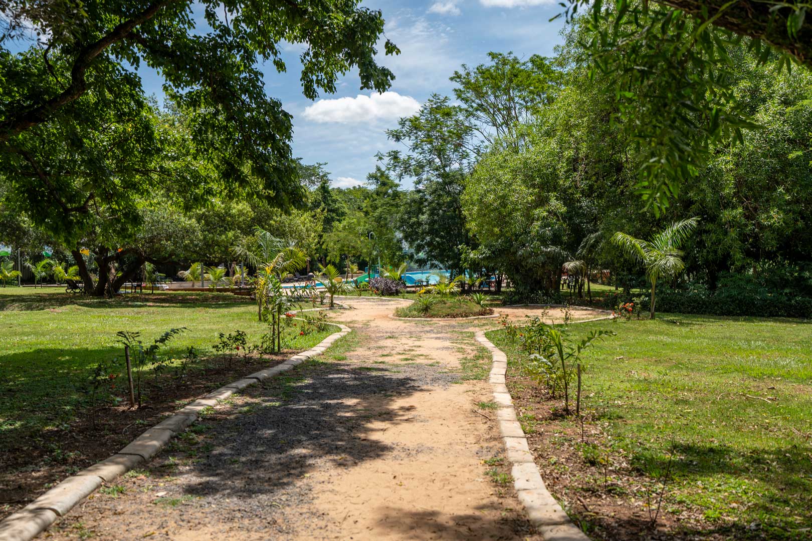 Sendero a Piscina Temática